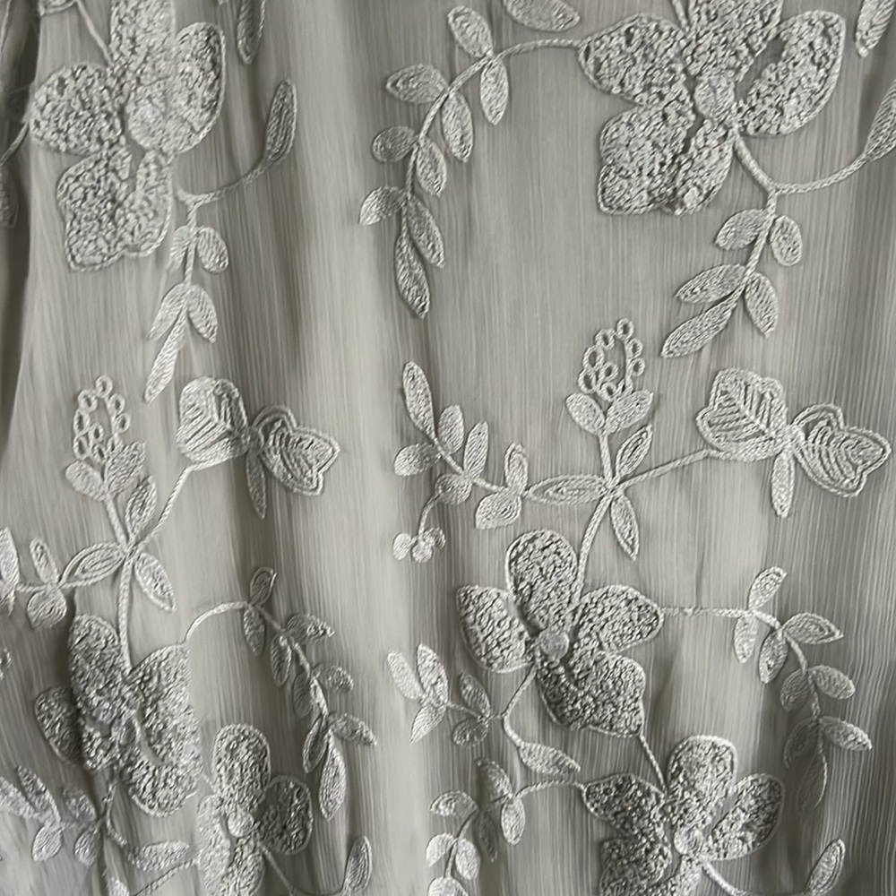 NAKD embroidered maxi dress in light green - Picture 9 of 14
